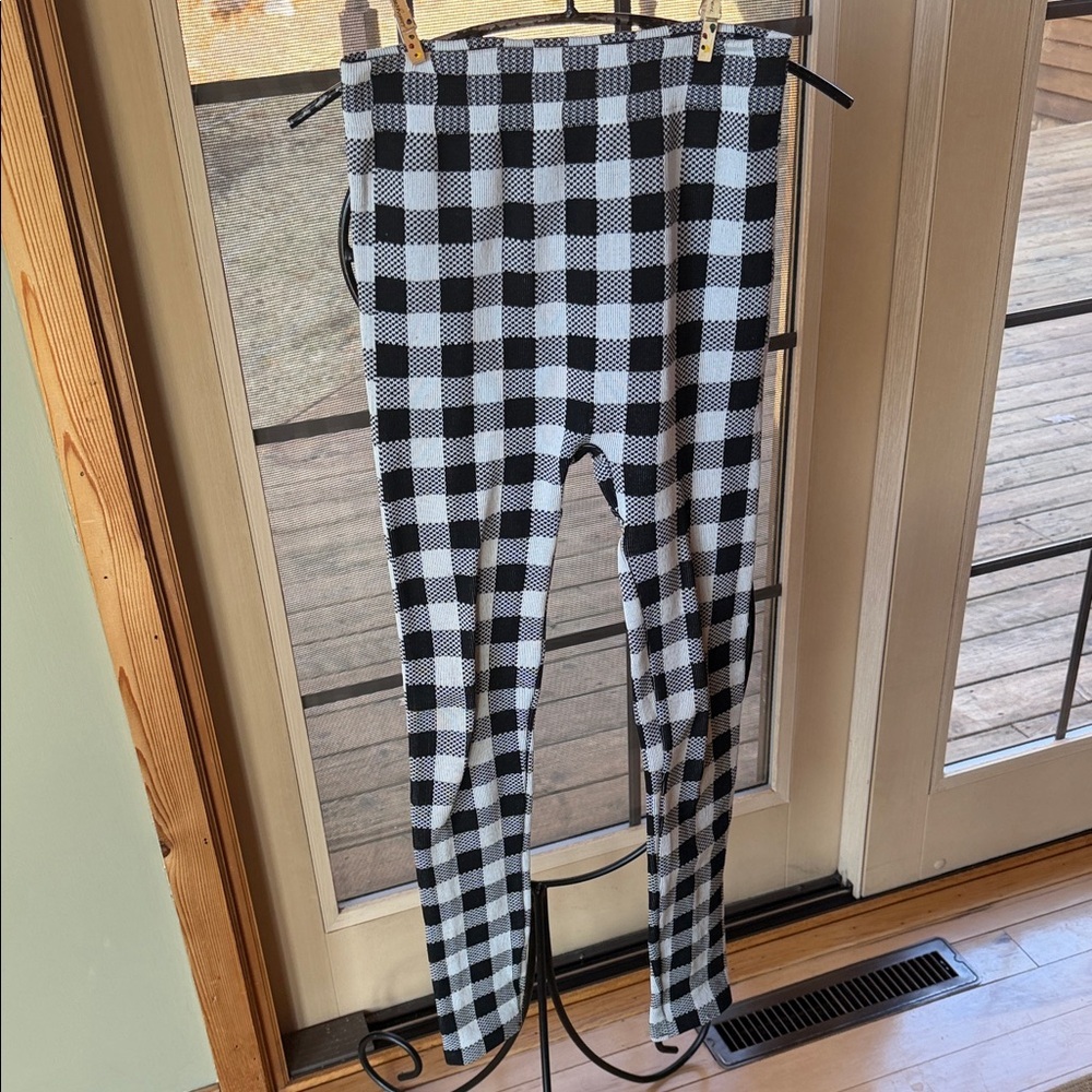 Muk Luks Womens Black White Buffalo Plaid Knit Leggings Size L/XL Stretch Casual